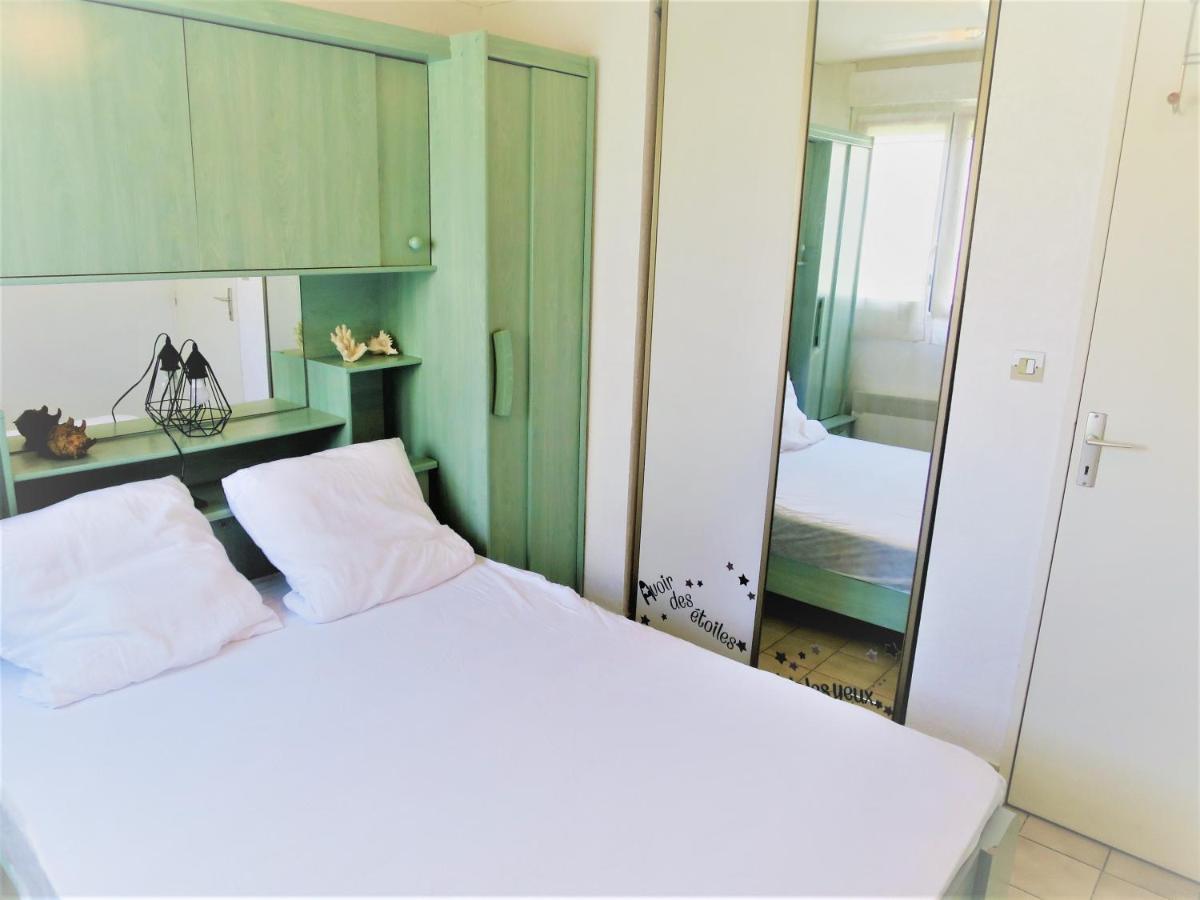 Appartement Port Frejus Avec Loggia Et Acces Plages A Pieds エクステリア 写真