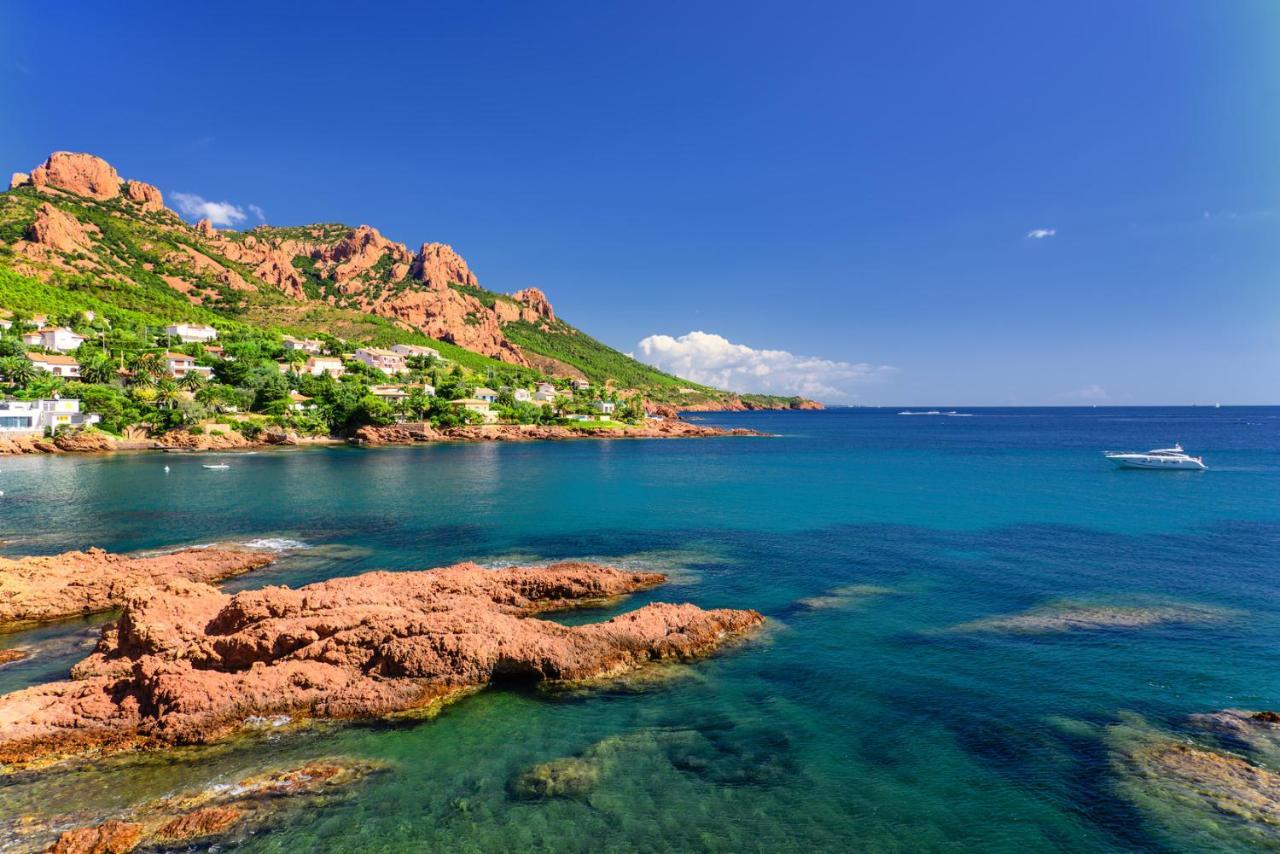 Appartement Port Frejus Avec Loggia Et Acces Plages A Pieds エクステリア 写真