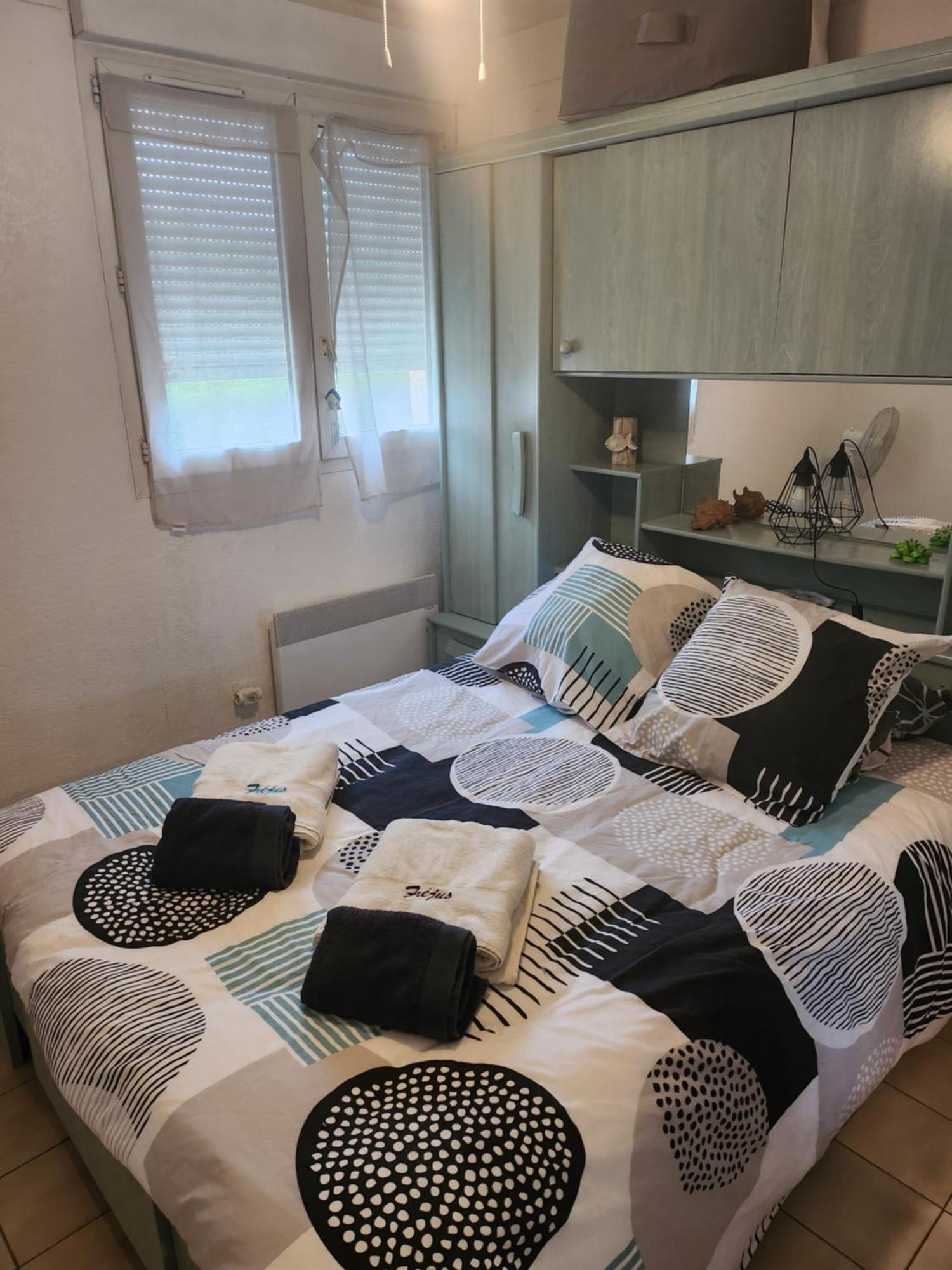 Appartement Port Frejus Avec Loggia Et Acces Plages A Pieds エクステリア 写真
